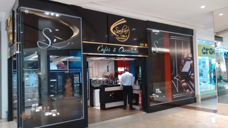 Letras Caixa em Latão Dourado