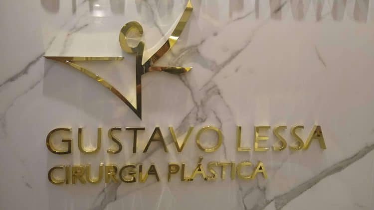 Letras Caixa em Latão Dourado