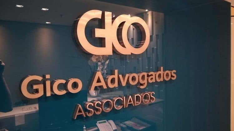 Letras caixa em aço inox