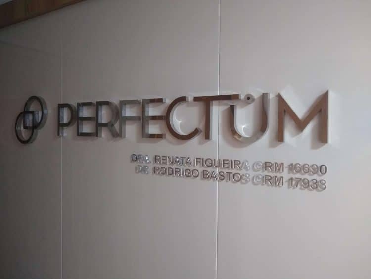 Letras caixa em aço inox